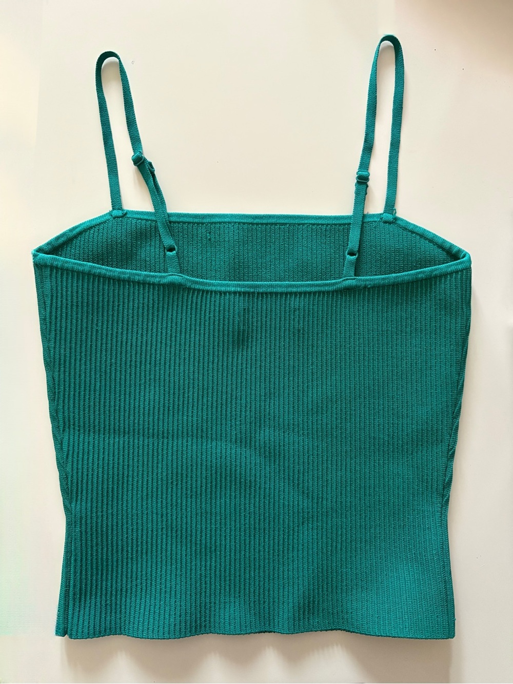 Aritzia Babaton Sculpt Knit cami cropped tank top with a square neckline - Picture 2 of 4